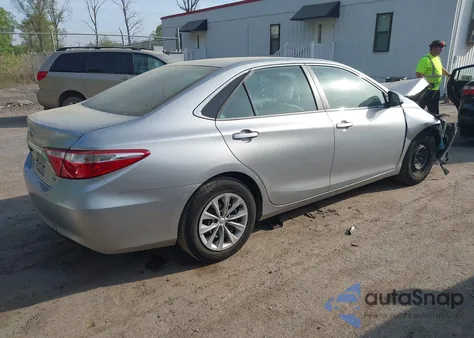 2017 Toyota Camry Le z USA, uszkodzony, nr VIN 4T1BF1FK8HU376791
